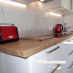 Baker's Pond Two アパート