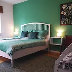 Baker's Pond Two アパート